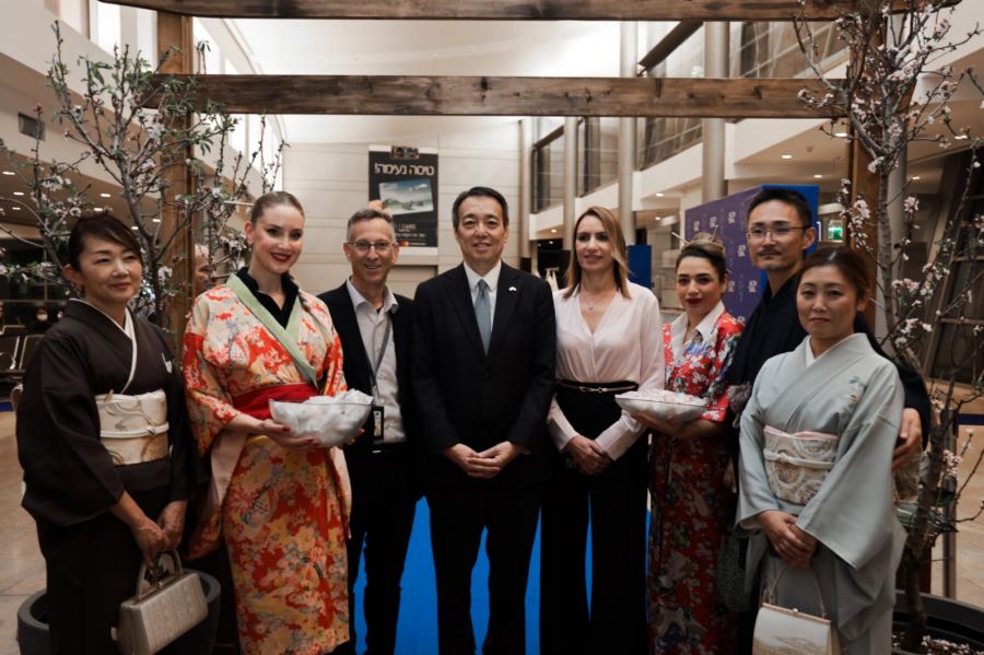 بعد أشهر من الترقب :إقلاع أول رحلة لشركة إل عال إلى طوكيو 